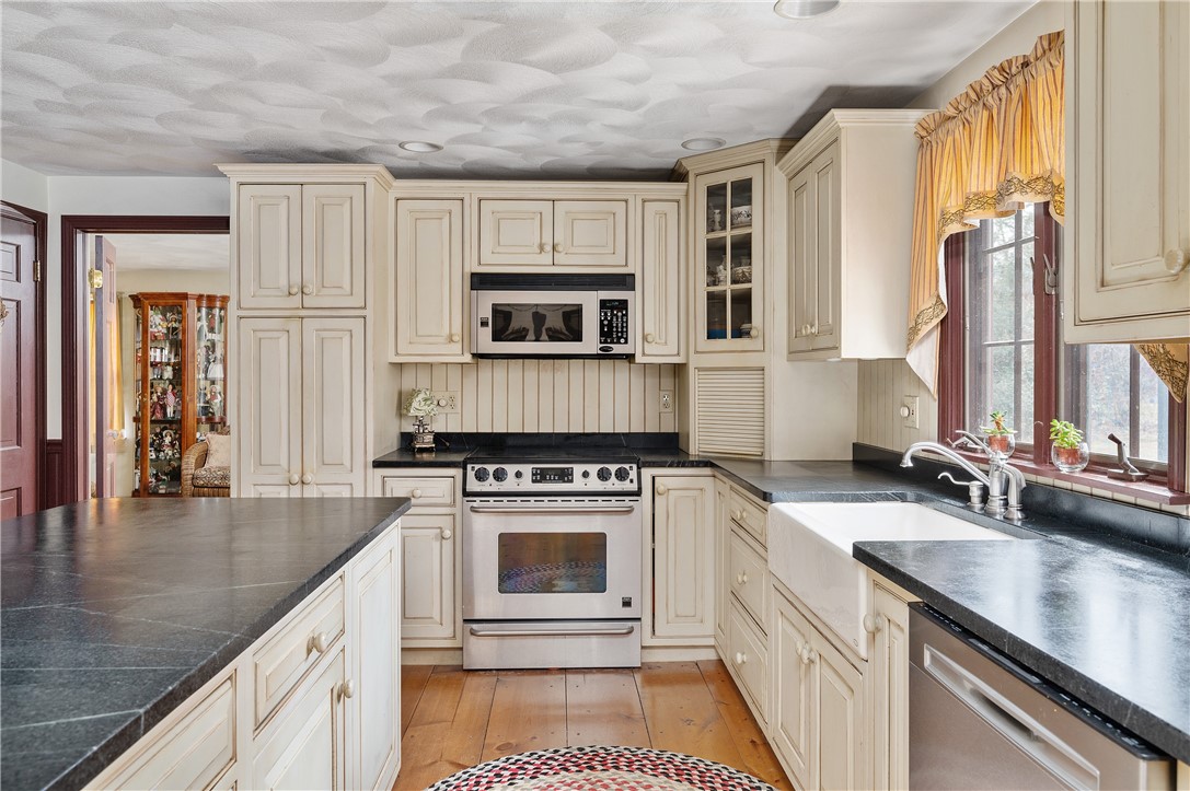 4 Old Forge Road Cumberland, RI 02864 - Photo 13 of 43 Stainless appliances
