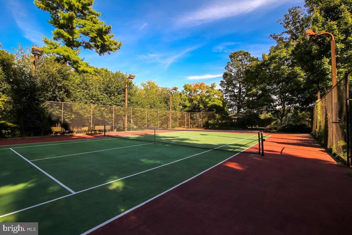 869 Childs Point Road Annapolis, MD 21401 - Photo 34 of 51 Tennis court with lights