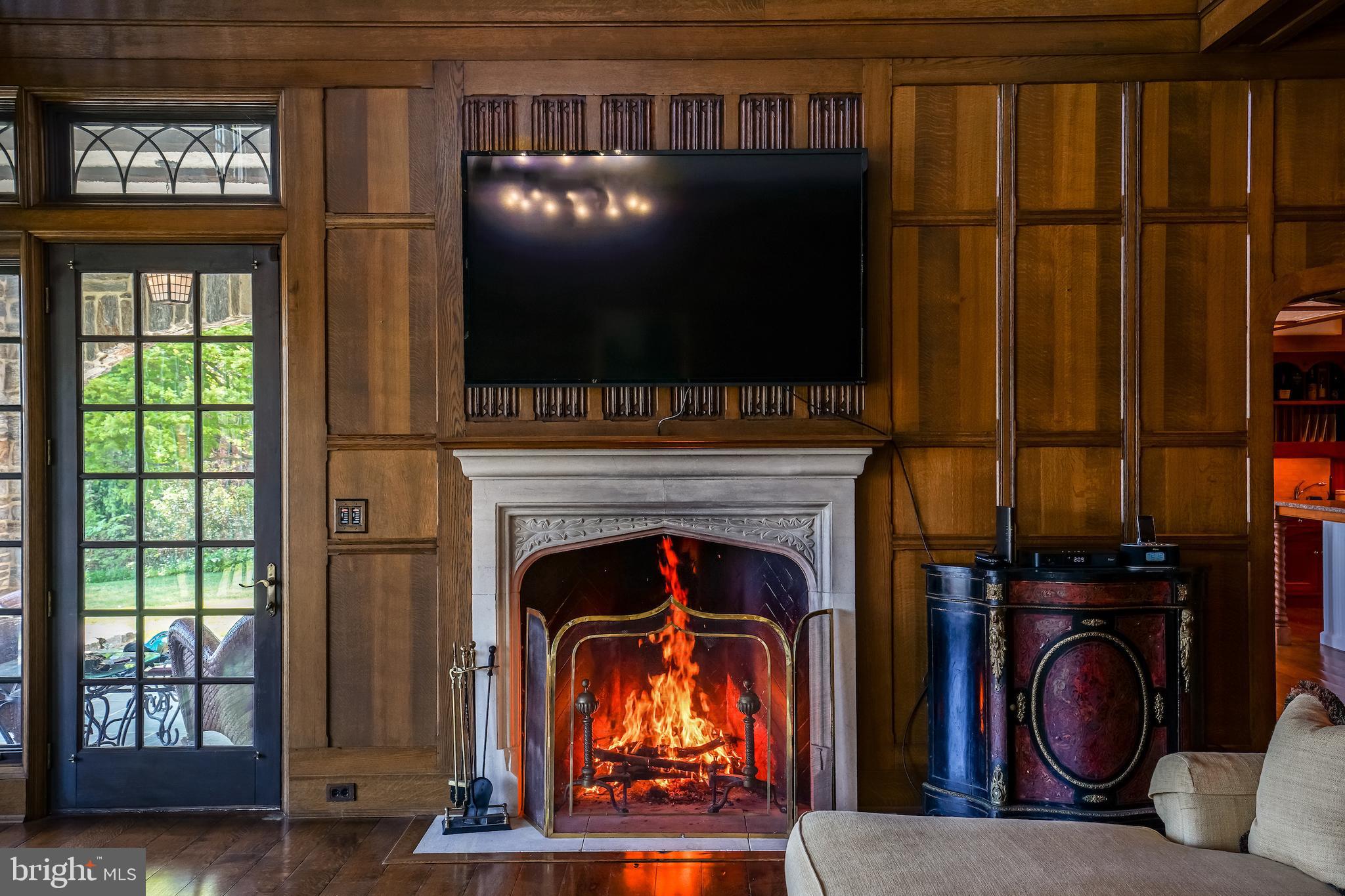 869 Childs Point Road Annapolis, MD 21401 - Photo 8 of 51 Massive great room wood burning fireplace