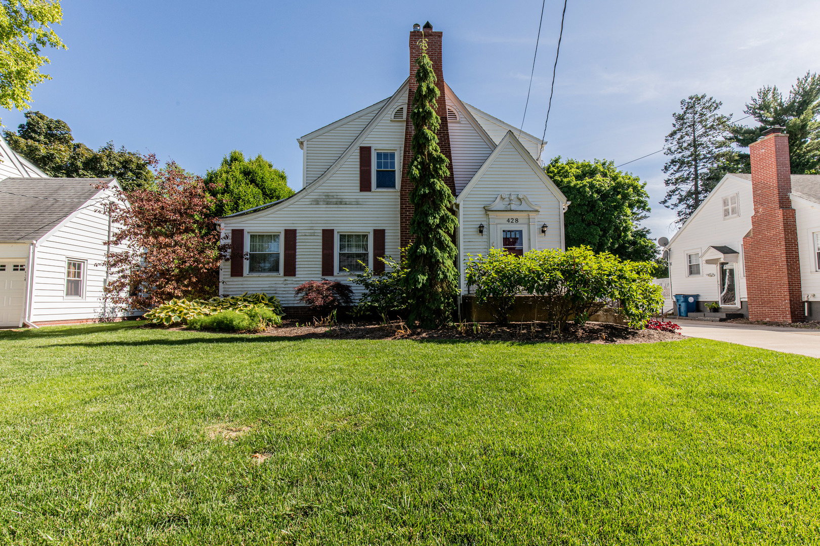 428 East Thompson Street Princeton, IL 61356 - Photo 2 of 32 a front view of a house with garden