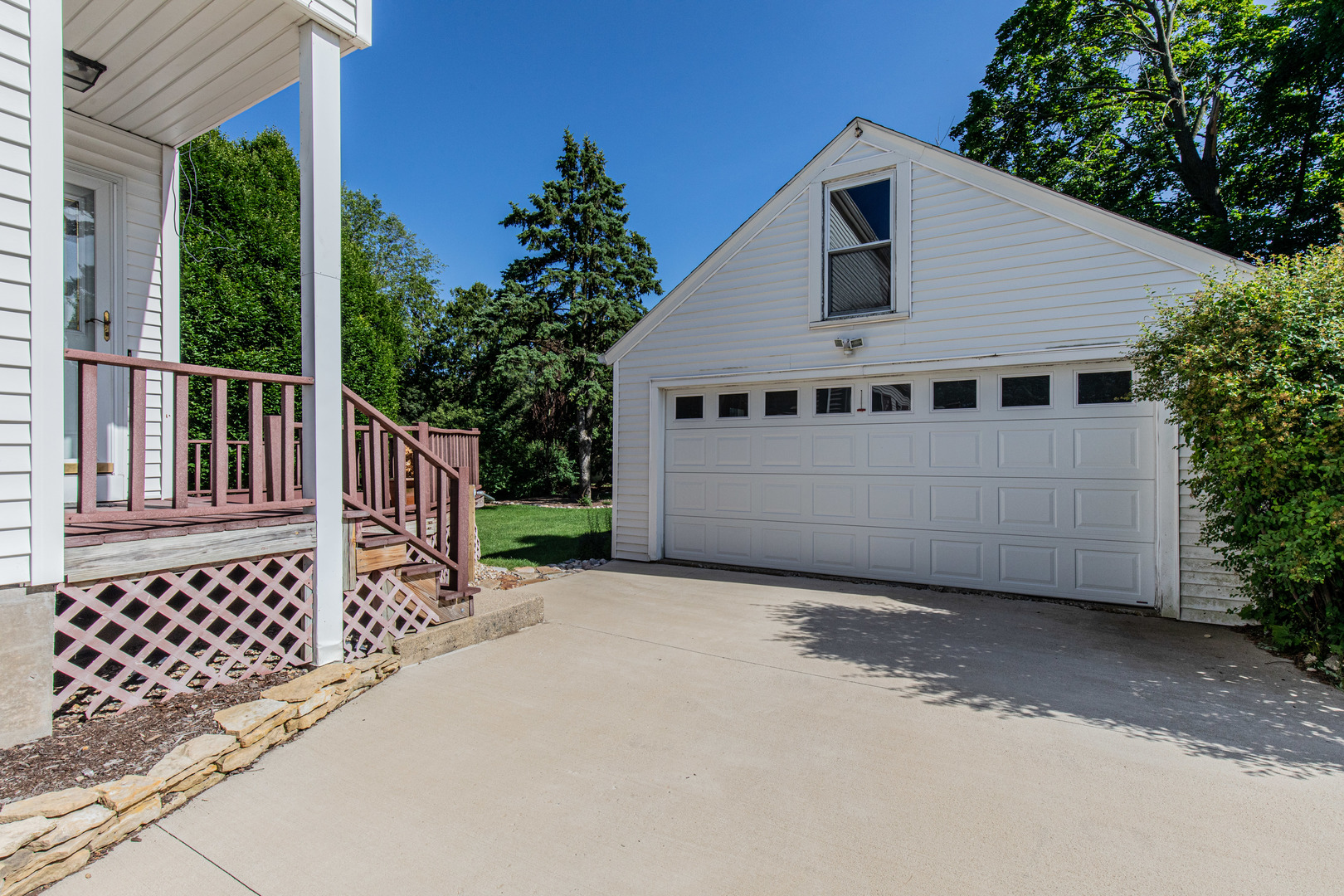 428 East Thompson Street Princeton, IL 61356 - Photo 3 of 32 a house with wooden fence