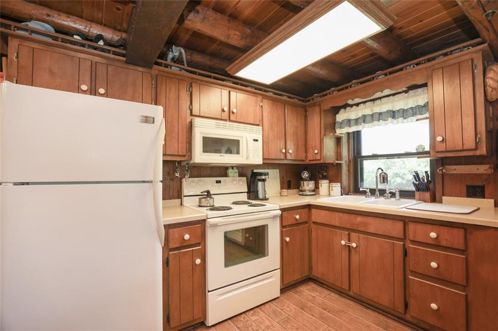 2044 Savannah Road New Castle, PA 16101 - Photo 4 of 16