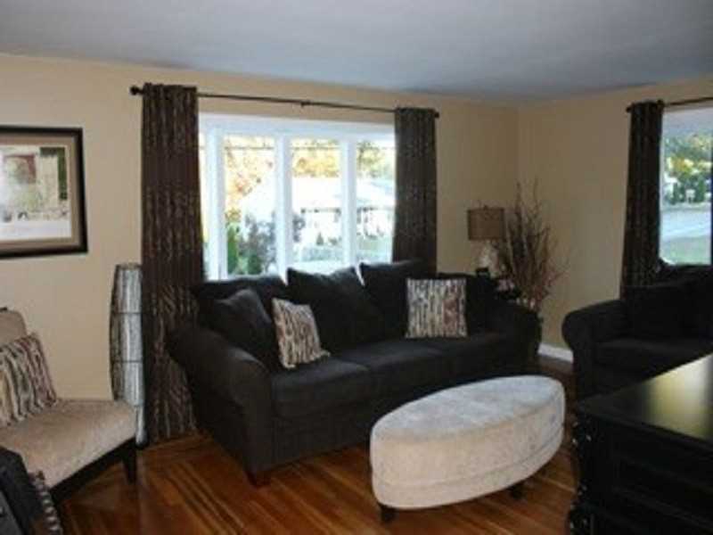 272 Old County Road Smithfield, RI 02917 - Photo 6 of 24 Living Room.