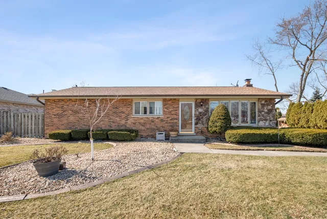 $315,000 | 13748 Le Claire Avenue, Crestwood, IL 60418