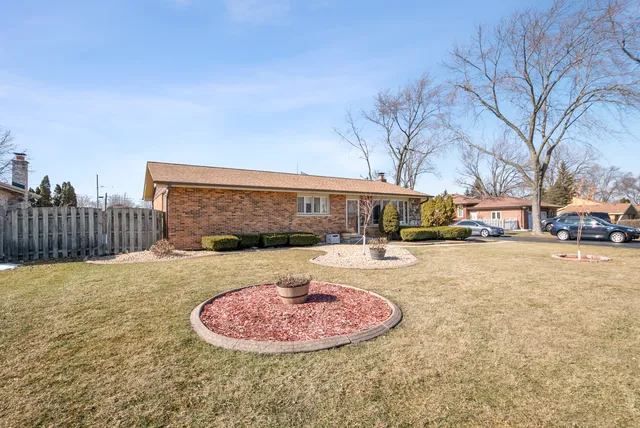 $315,000 | 13748 Le Claire Avenue, Crestwood, IL 60418