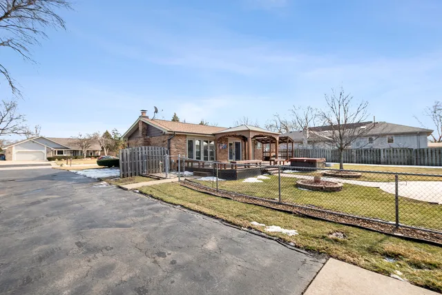 $315,000 | 13748 Le Claire Avenue, Crestwood, IL 60418
