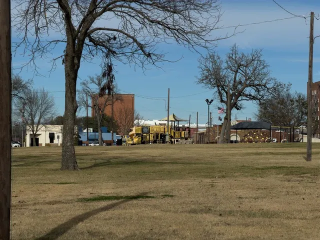 $1,700 | 428 West Morgan Street, Denison, TX 75020