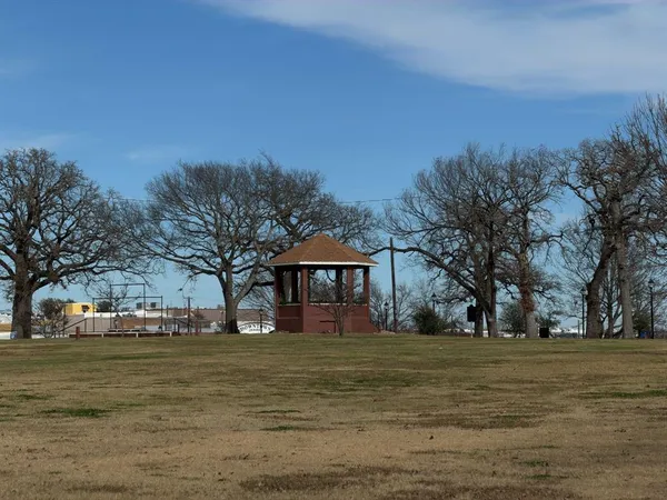 $1,600 | 428 West Morgan Street, Denison, TX 75020