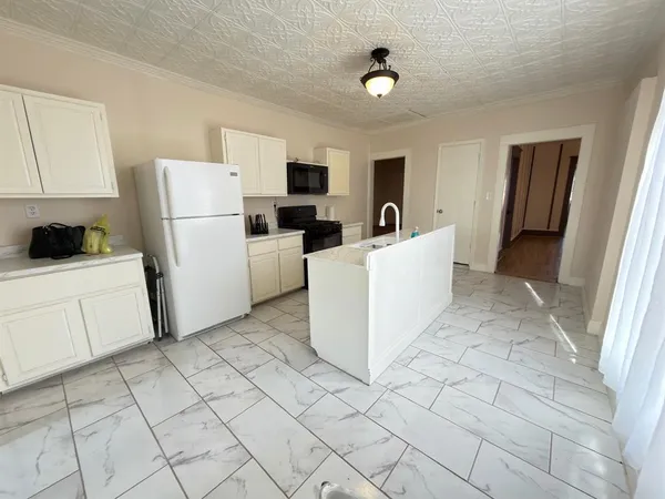 $1,600 | 428 West Morgan Street, Denison, TX 75020