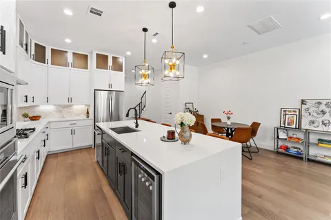 $729,900 | 820 East 24th Street, Houston, TX 77009