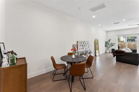 $729,900 | 820 East 24th Street, Houston, TX 77009