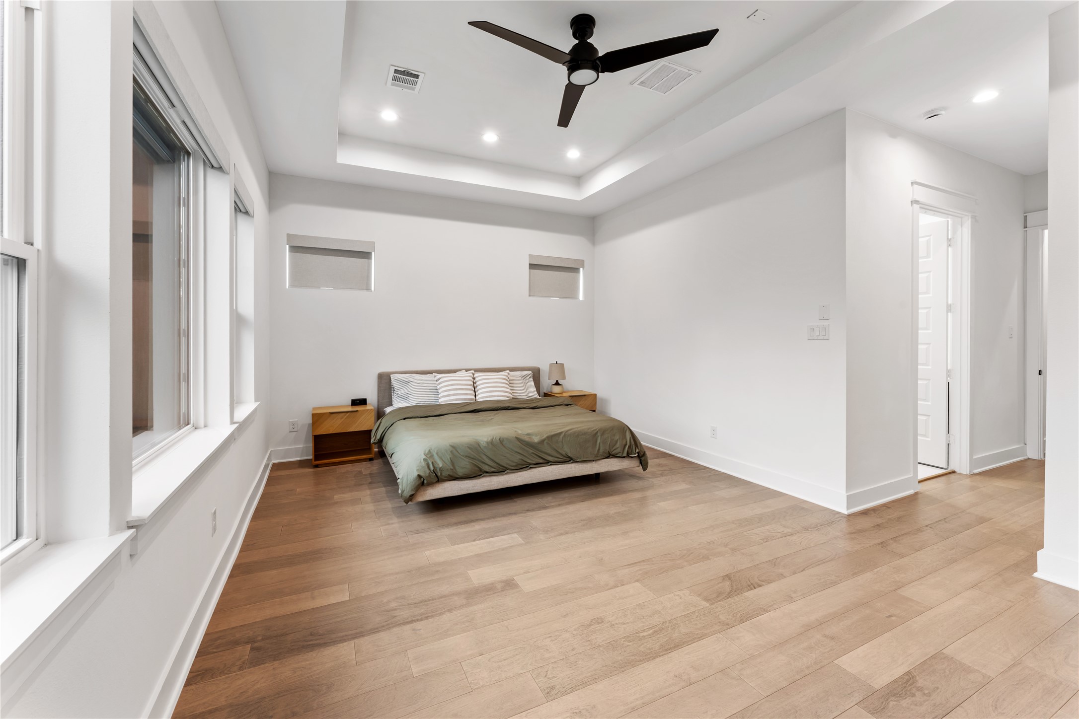 820 East 24th Street Houston, TX 77009 - Photo 17 of 34 a bedroom with a bed and a ceiling fan
