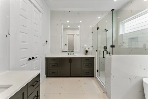 $729,900 | 820 East 24th Street, Houston, TX 77009