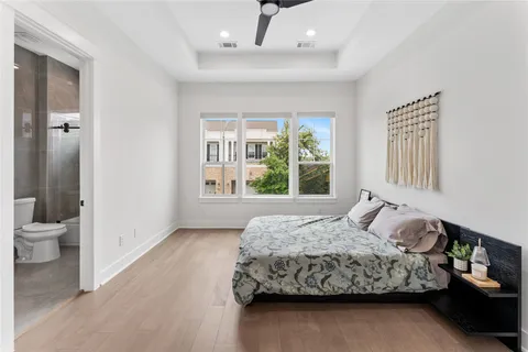 $729,900 | 820 East 24th Street, Houston, TX 77009