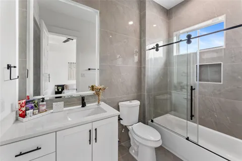 $729,900 | 820 East 24th Street, Houston, TX 77009