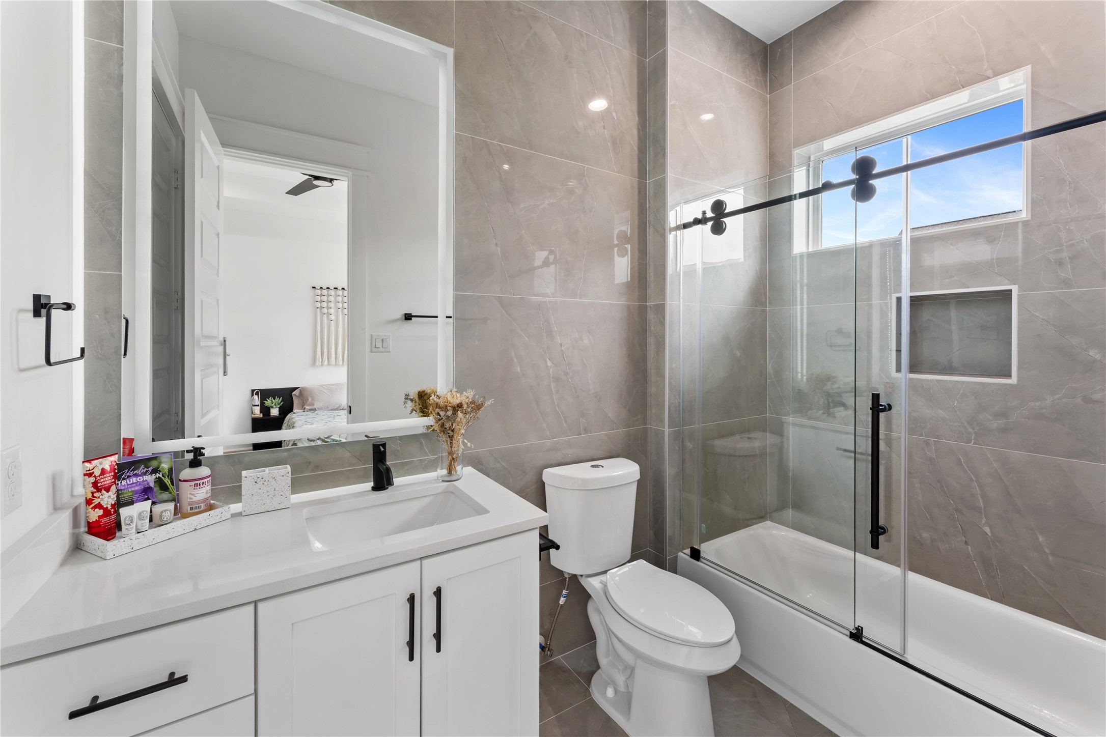 820 East 24th Street Houston, TX 77009 - Photo 26 of 34 a bathroom with a sink a toilet and shower