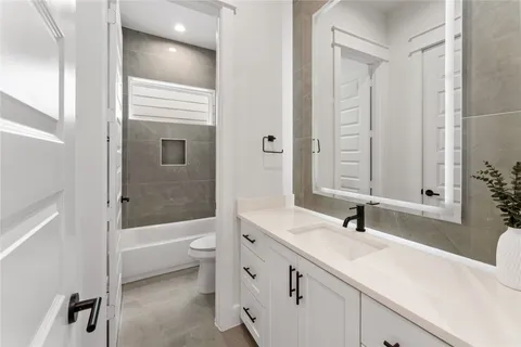 $729,900 | 820 East 24th Street, Houston, TX 77009