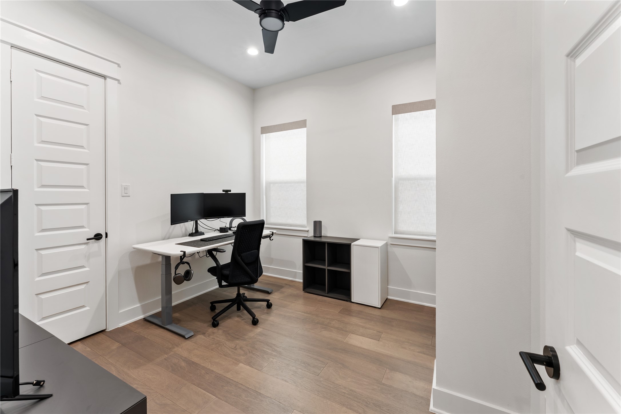 820 East 24th Street Houston, TX 77009 - Photo 29 of 34 a view of a workspace with furniture and a window