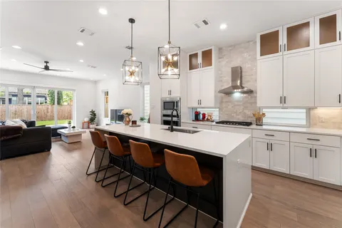 $729,900 | 820 East 24th Street, Houston, TX 77009