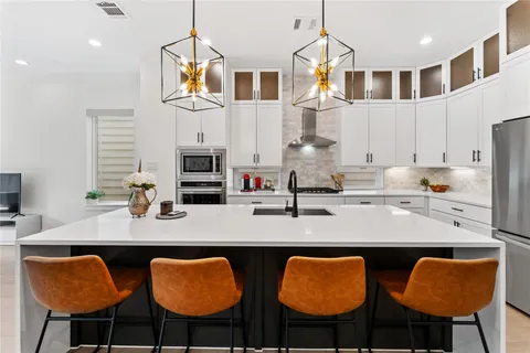 $729,900 | 820 East 24th Street, Houston, TX 77009