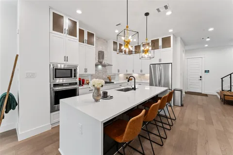 $729,900 | 820 East 24th Street, Houston, TX 77009