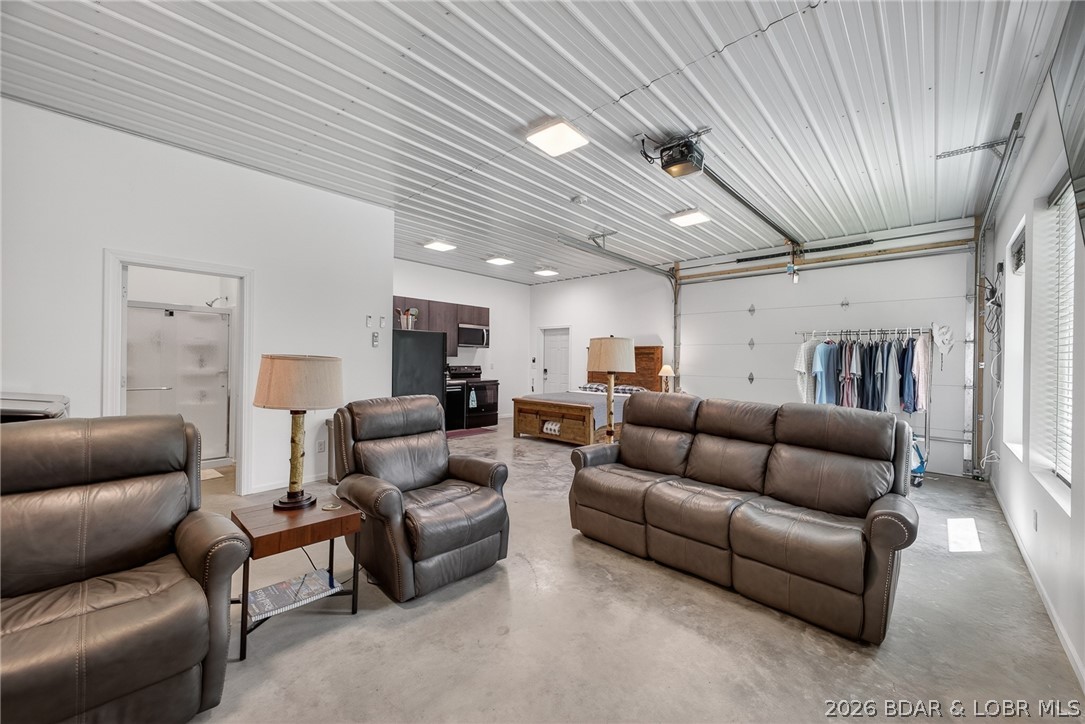 27444 Golden Beach Road Barnett, MO 65011 - Photo 11 of 42 Spacious living