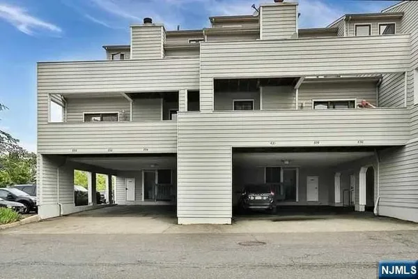 $3,750 | 833 Topsail Lane, Unit 833, Secaucus, NJ 07094