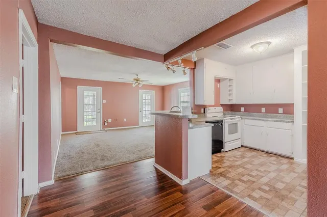 $1,850 | 600 Northeast 11th Street, Grand Prairie, TX 75050