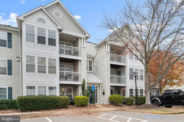 $415,000 | 7510 Snowpea Court, Unit 201, Alexandria, VA 22306