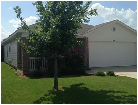 a view of a back yard