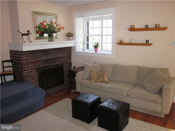 624 Boyer Road Cheltenham, PA 19012 - Photo 5 of 15 Living Room