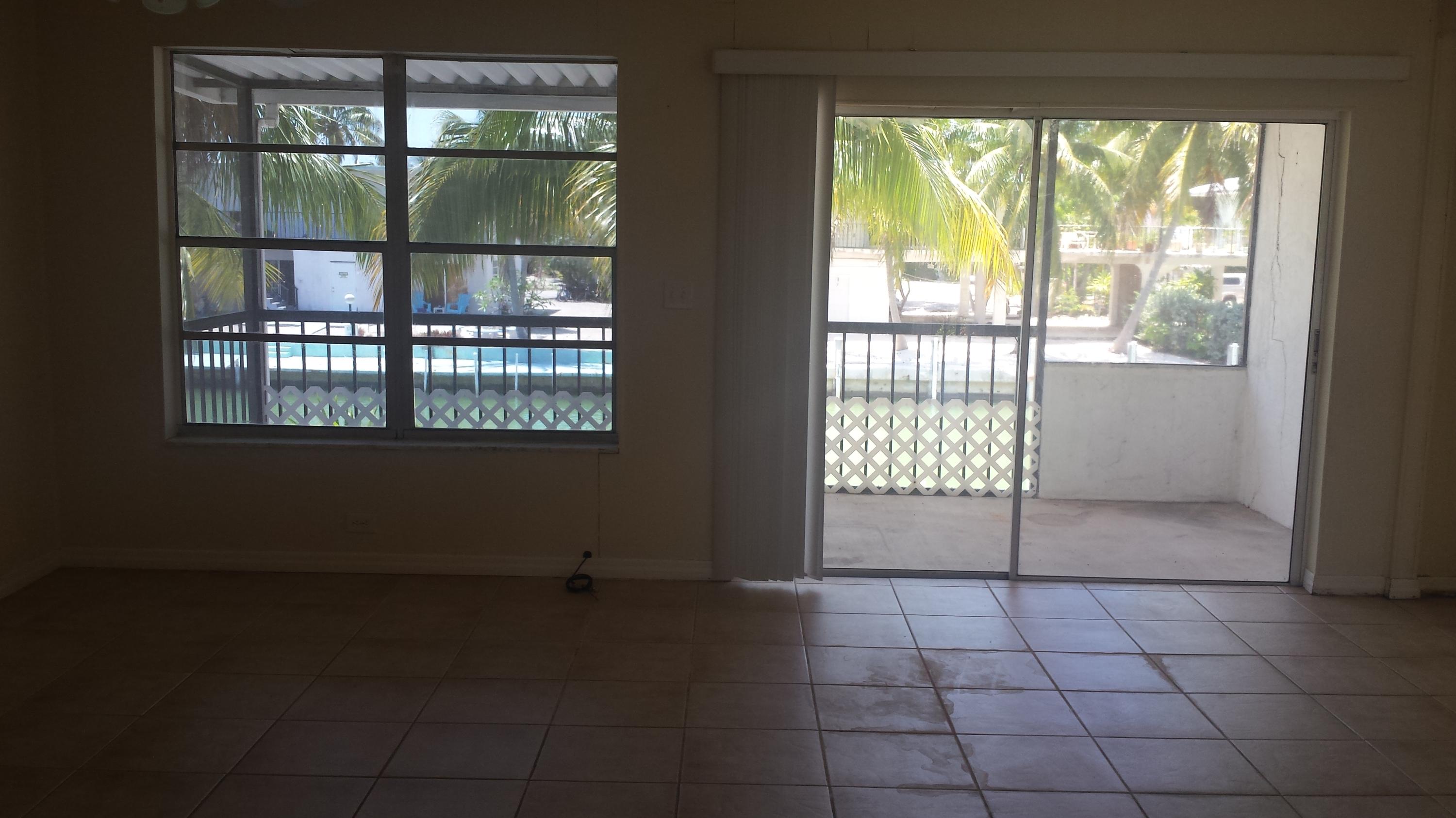 302 Sombrero Beach Road, Unit 4 Marathon, FL 33050 - Photo 4 of 12 Living area