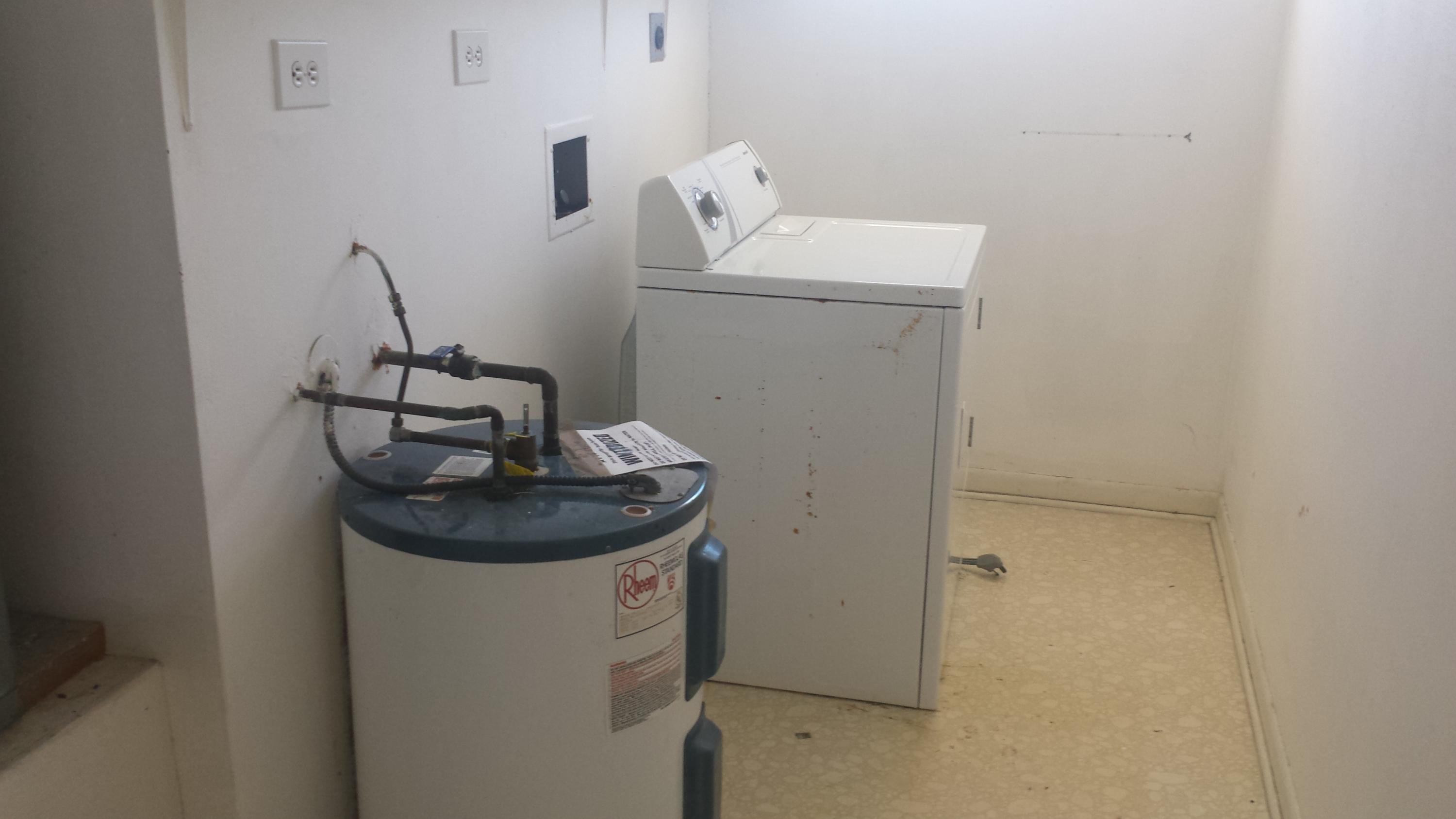 302 Sombrero Beach Road, Unit 4 Marathon, FL 33050 - Photo 8 of 12 Laundry room
