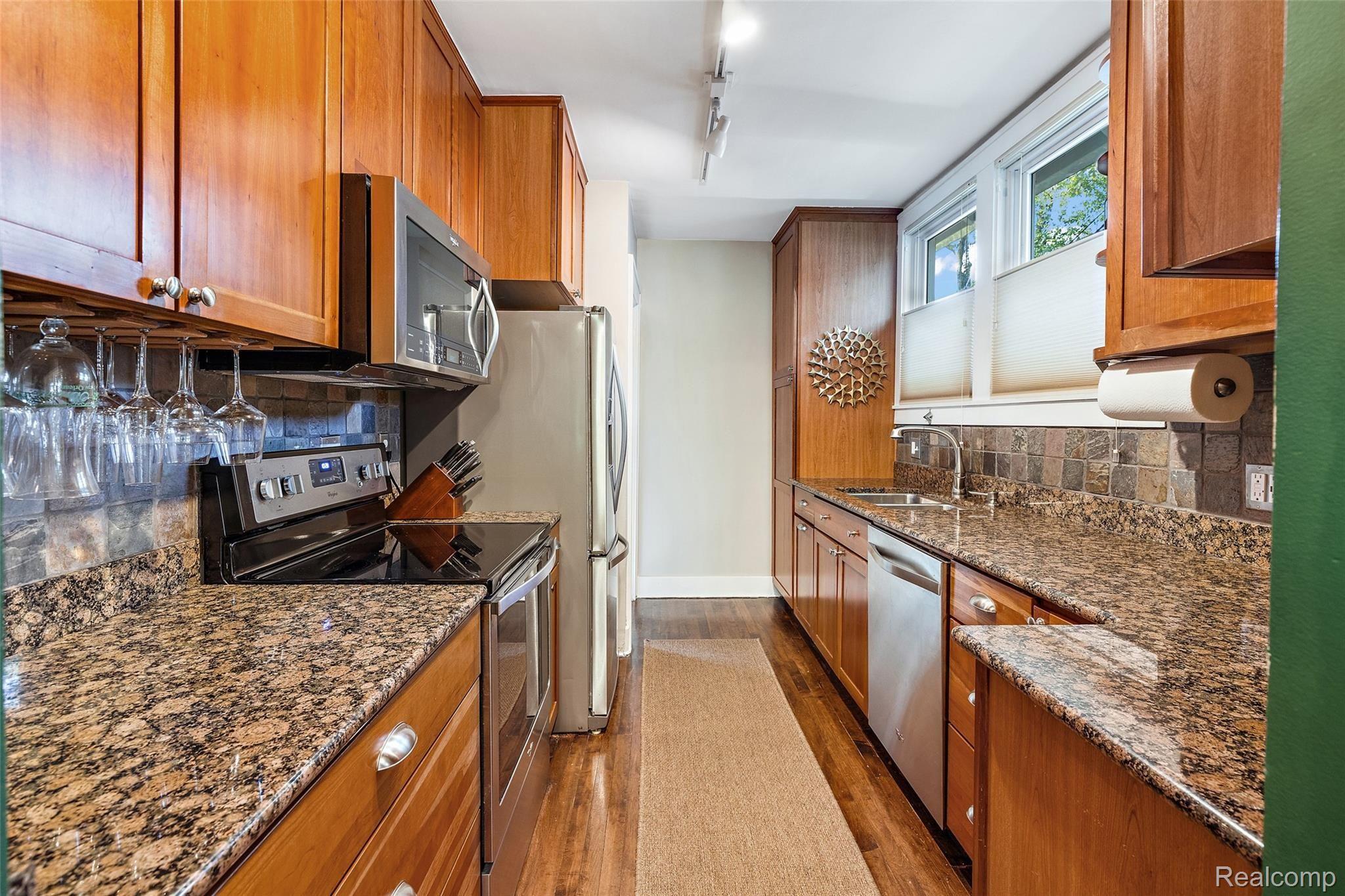 26 Sylvan Avenue Pleasant Ridge, MI 48069 - Photo 10 of 41 26 Sylvan Ave-20.jpg