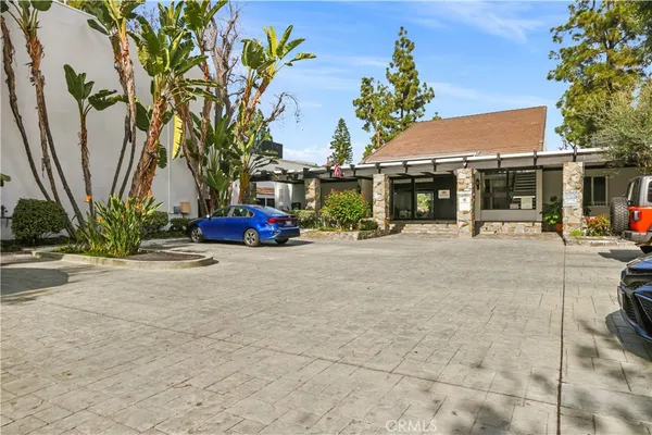 $2,300 | 18645 Hatteras Street, Tarzana, CA 91356