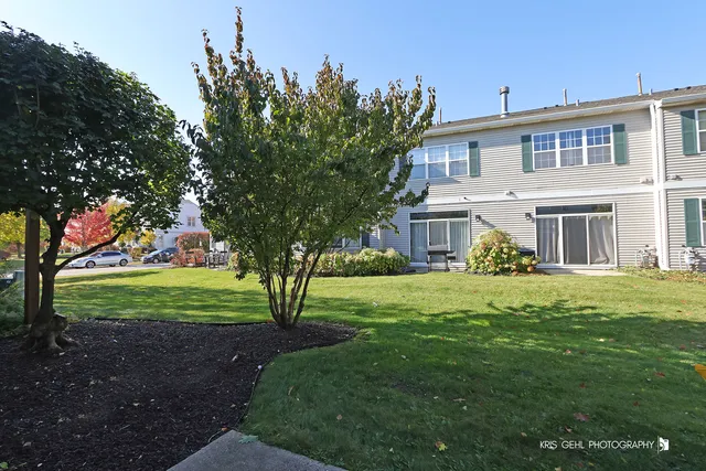 $1,750 | 3141 Falling Waters Lane, Unit 3141, Lindenhurst, IL 60046