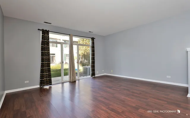 $1,750 | 3141 Falling Waters Lane, Unit 3141, Lindenhurst, IL 60046