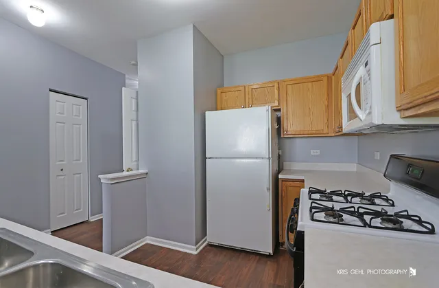 $1,750 | 3141 Falling Waters Lane, Unit 3141, Lindenhurst, IL 60046