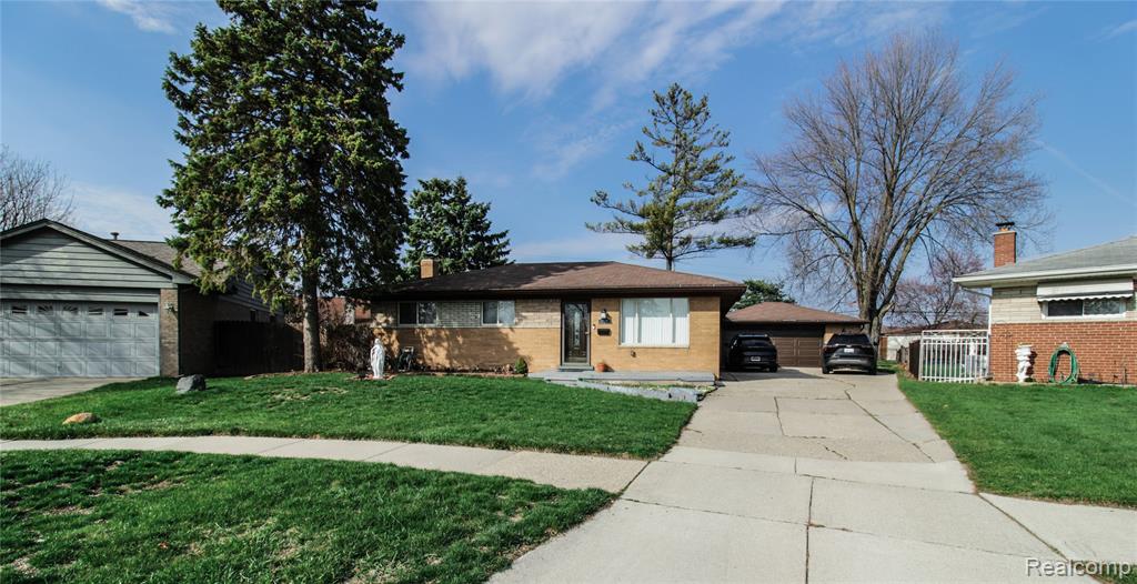32792 Ridgefield Avenue Warren, MI 48088 - Photo 1 of 35 Gallery Image 1