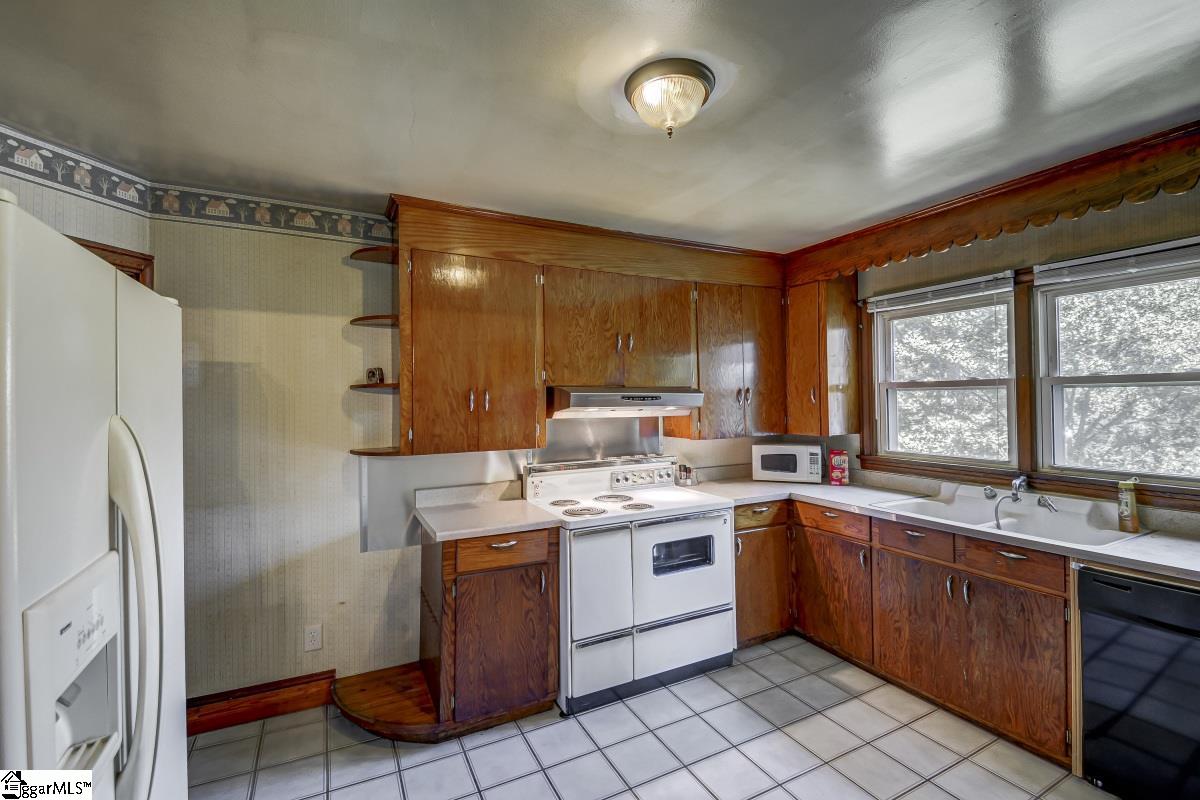 2436 Fews Bridge Road Greer, SC 29651 - Photo 15 of 36