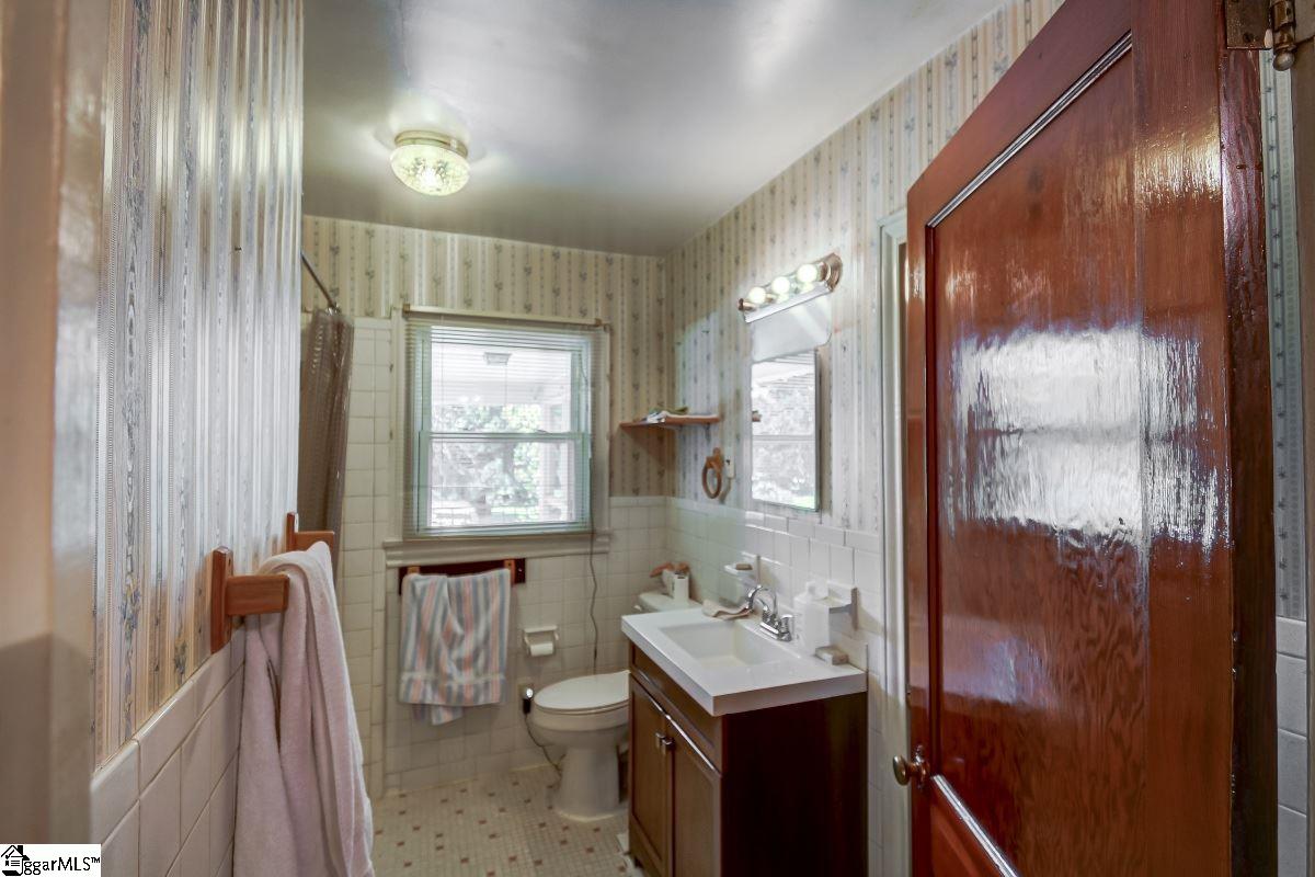 2436 Fews Bridge Road Greer, SC 29651 - Photo 7 of 36