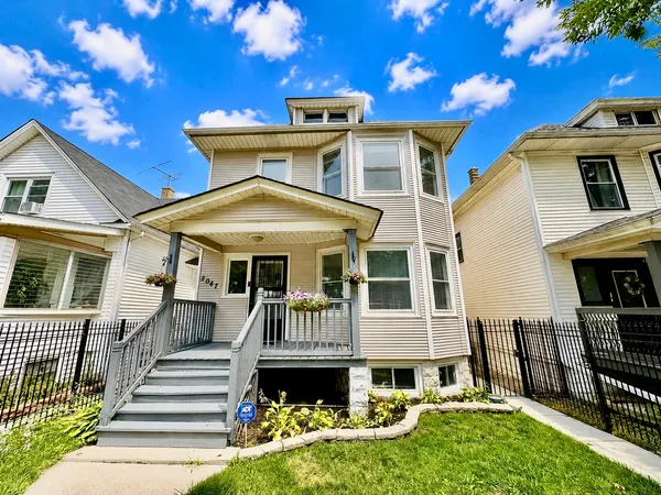 $1,900 | 2047 North Lavergne Avenue, Unit 1, Chicago, IL 60639
