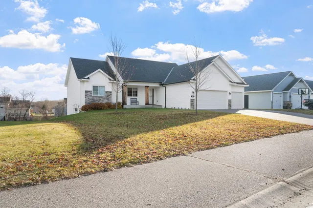 $375,000 | 811 Morrison Avenue Northwest, Annandale, MN 55302