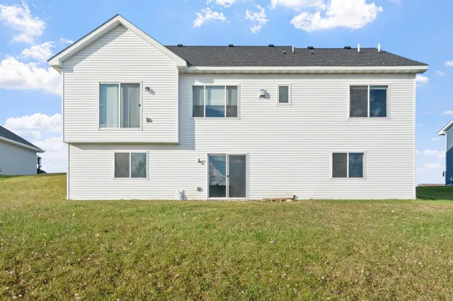 $375,000 | 811 Morrison Avenue Northwest, Annandale, MN 55302