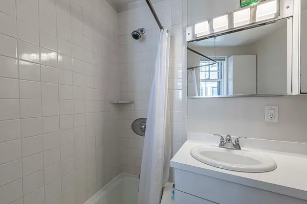 $3,900 | 993 Memorial Drive, Unit 201, Cambridge, MA 02138