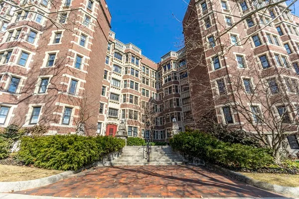 $3,900 | 993 Memorial Drive, Unit 201, Cambridge, MA 02138