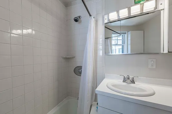 $3,900 | 993 Memorial Drive, Unit 201, Cambridge, MA 02138