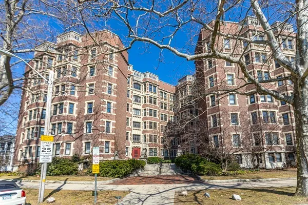$3,900 | 993 Memorial Drive, Unit 201, Cambridge, MA 02138