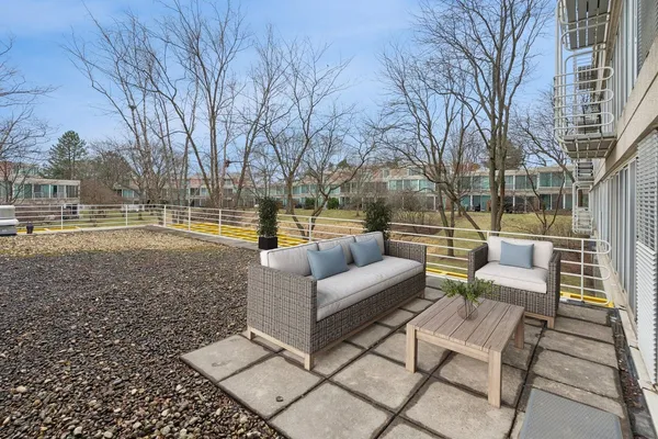 $225,000 | 2555 Gross Point Road, Unit 101, Evanston, IL 60201