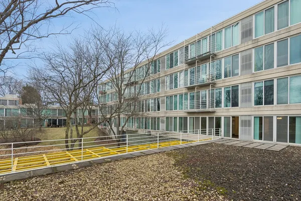 $225,000 | 2555 Gross Point Road, Unit 101, Evanston, IL 60201